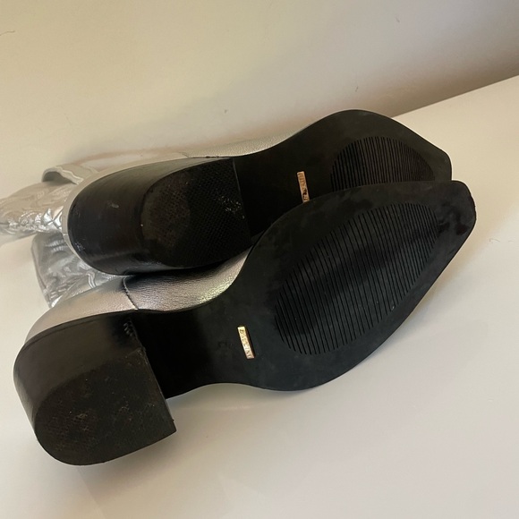 Woman Silver Embroidered Western Cowgirl Boots - Size 6 - Picture 9 of 13